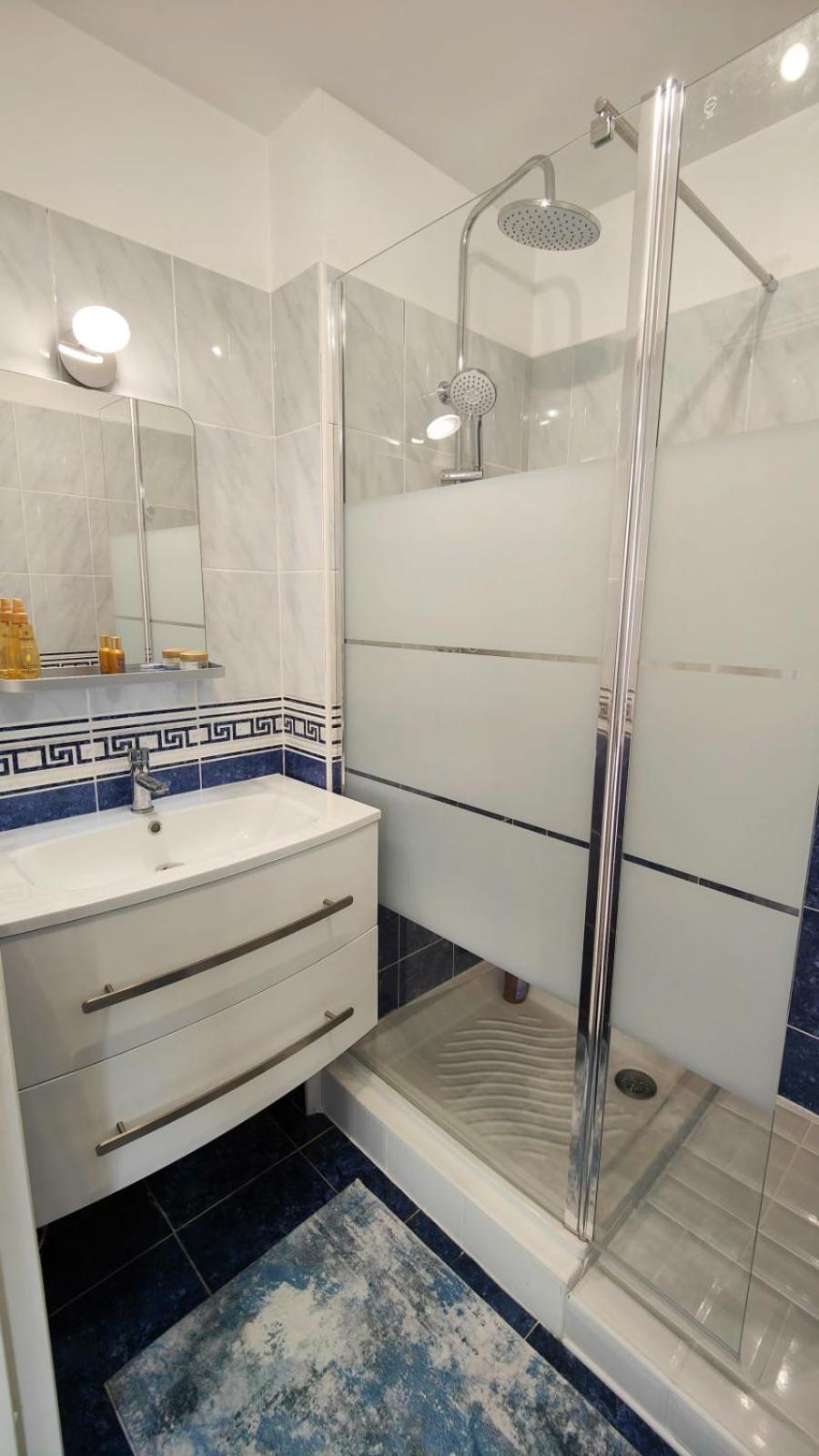 Spacious Nest With Terrace And Shared Pool
