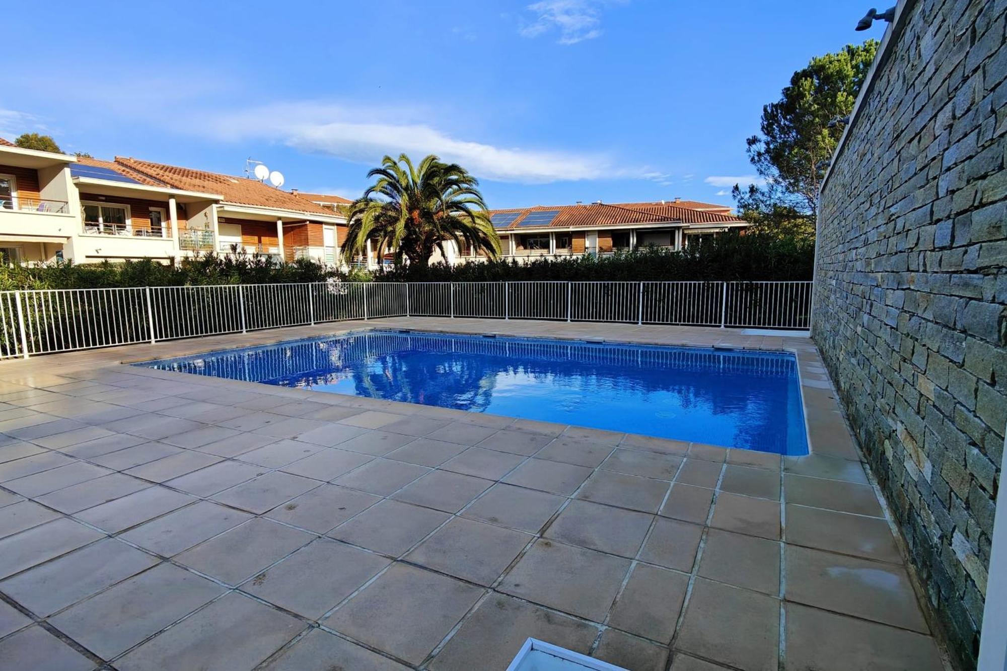 Appartement Spacious Nest With Terrace And Shared Pool Fréjus