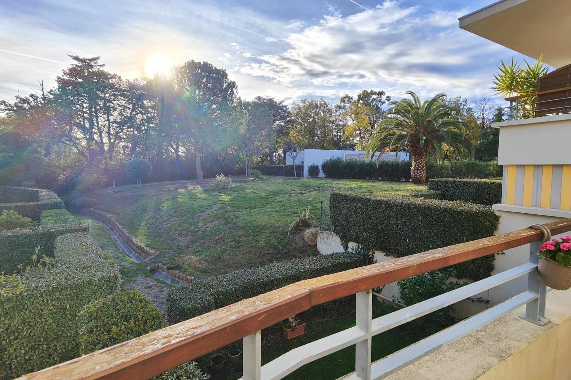 Spacious Nest With Terrace And Shared Pool * Fréjus
