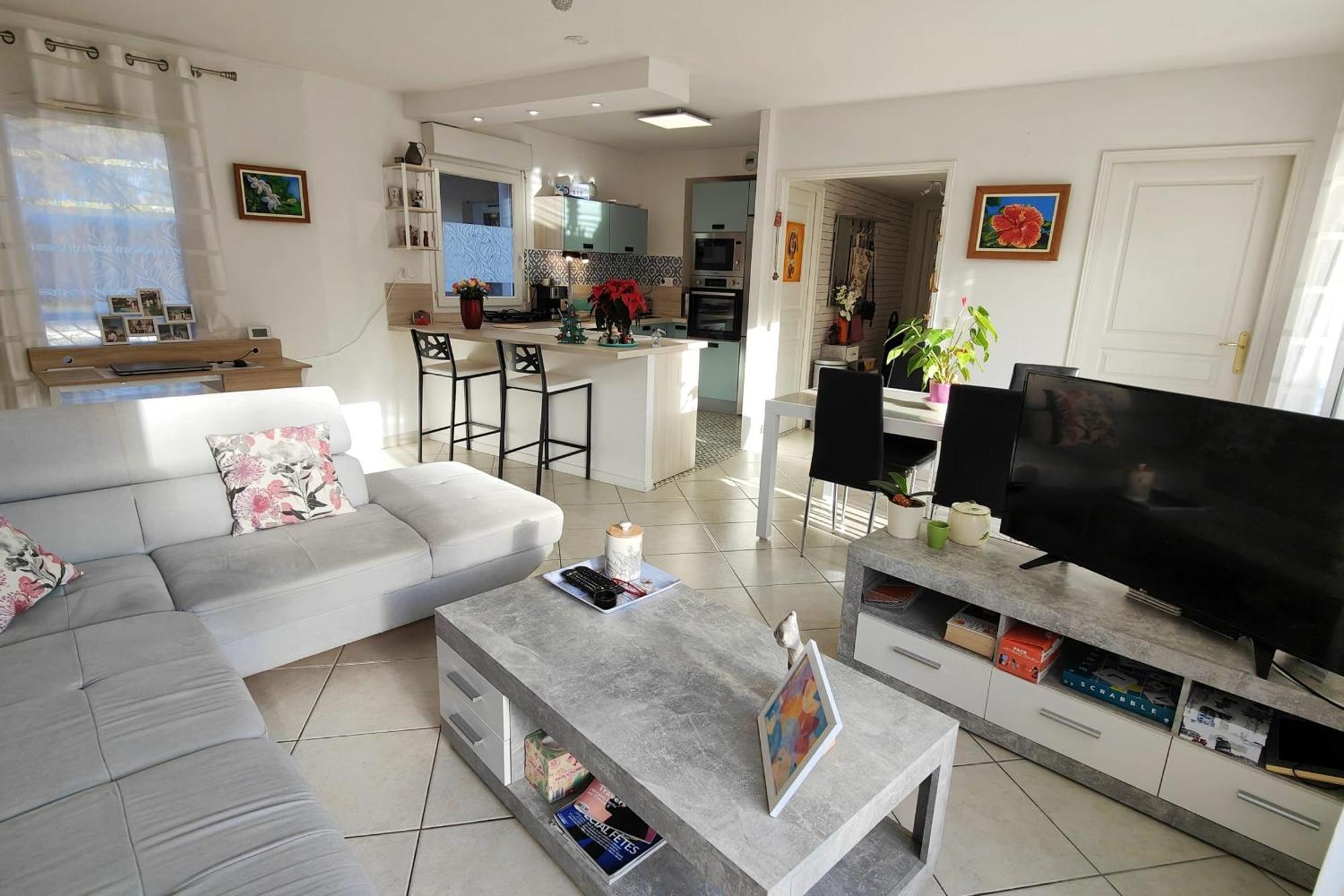 Spacious Nest With Terrace And Shared Pool