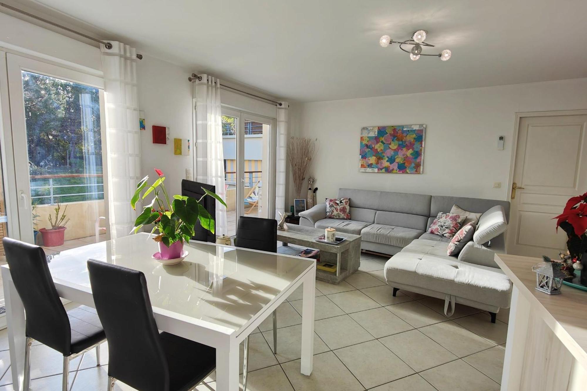 Spacious Nest With Terrace And Shared Pool *